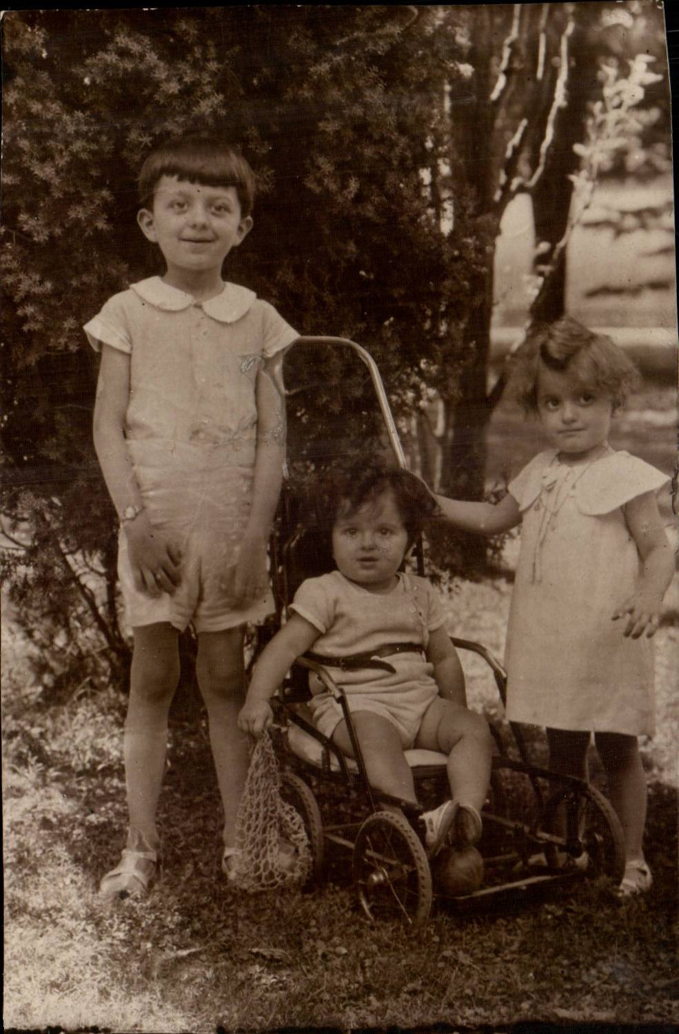 CARTE PHOTO Enfants en poussette