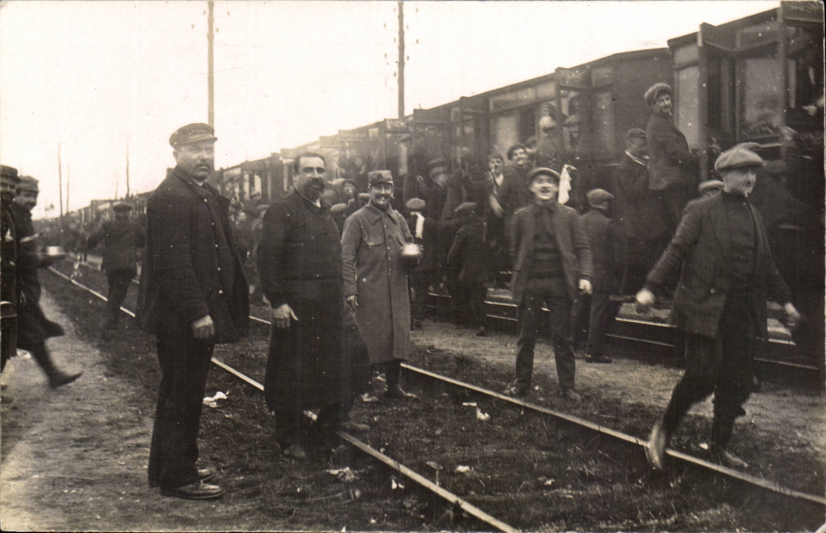 Départ de la classe 1916 — pour la caserne — 11 avril 1918 — H. P. Boule