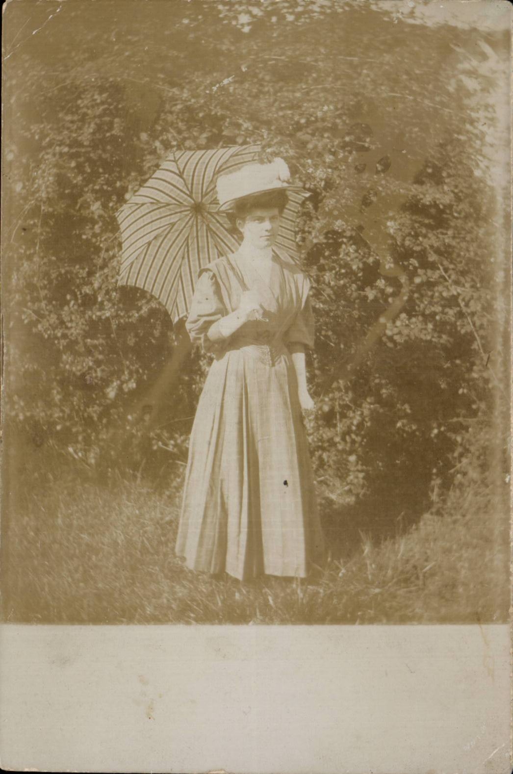 CARTE PHOTO Femme Elegante 