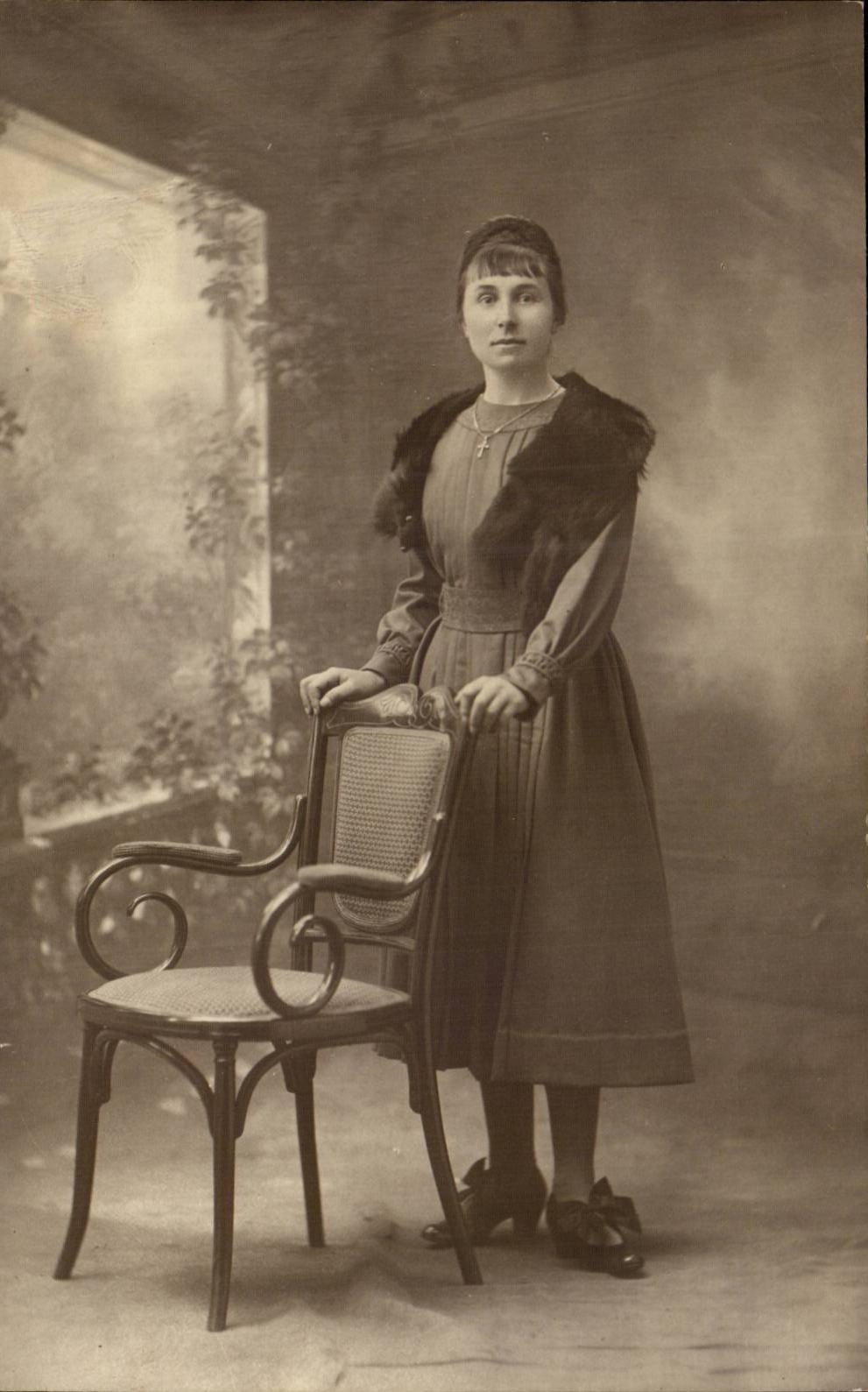 CARTE PHOTO Femme Castel 1918