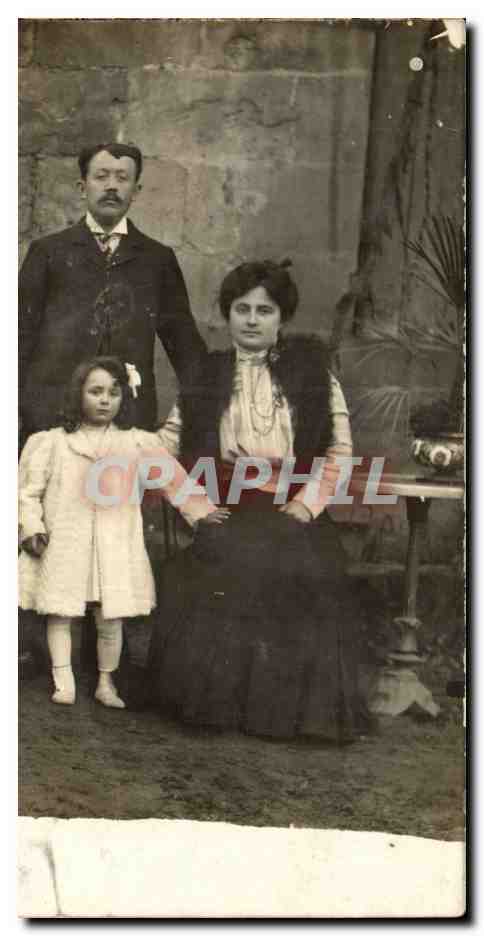 CARTE PHOTO Couple et enfant (folklore costume)