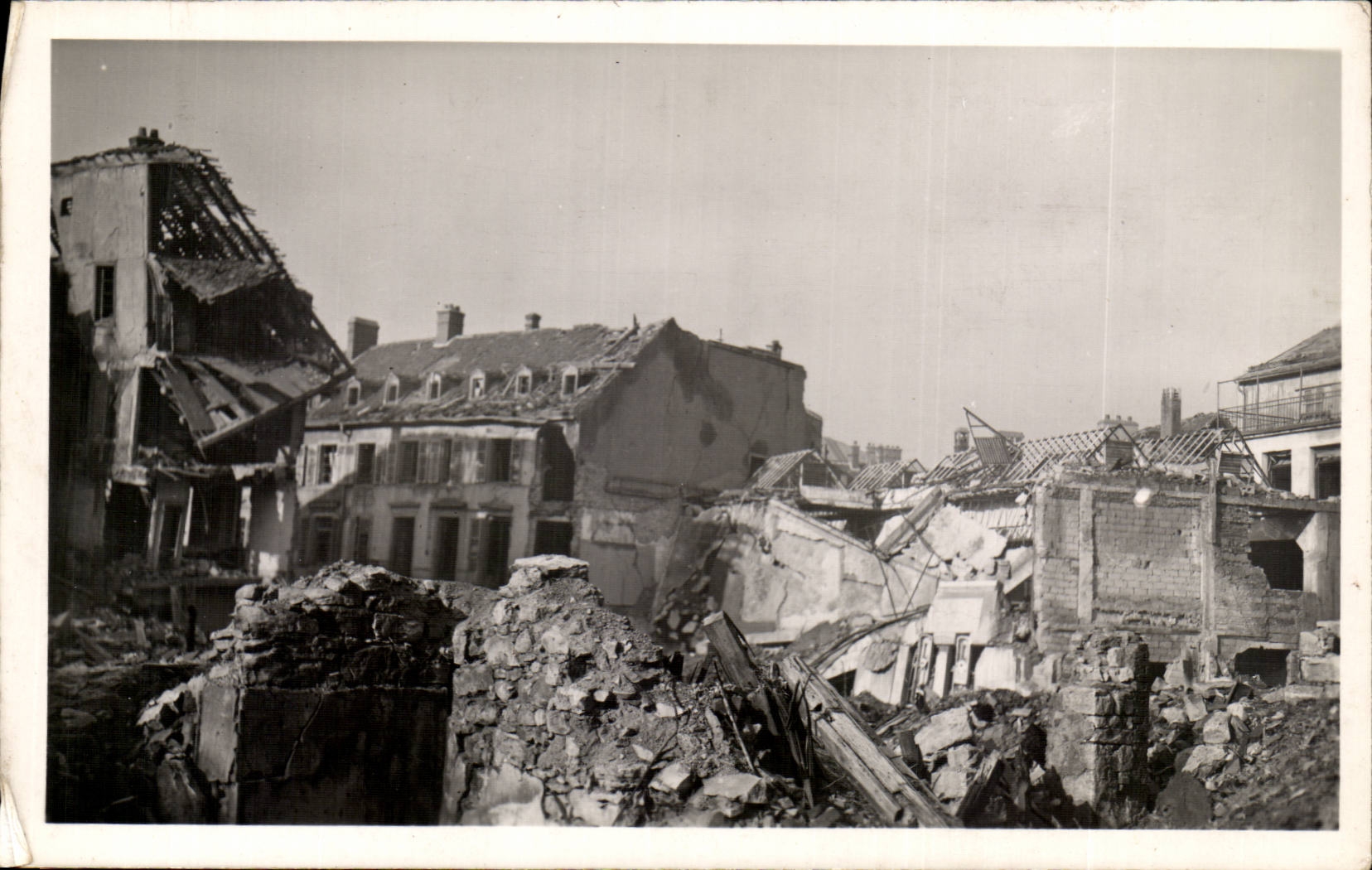 Ruines de bâtiments après guerre — éditeur CPAPHIL n° 11
