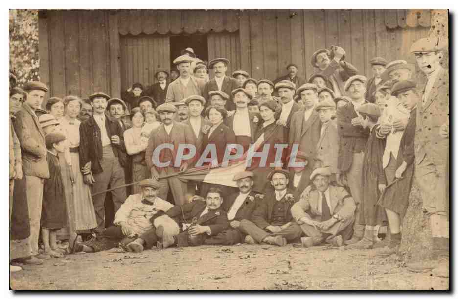 CARTE PHOTO GRoupe avec drapeau francais (folklore costume)