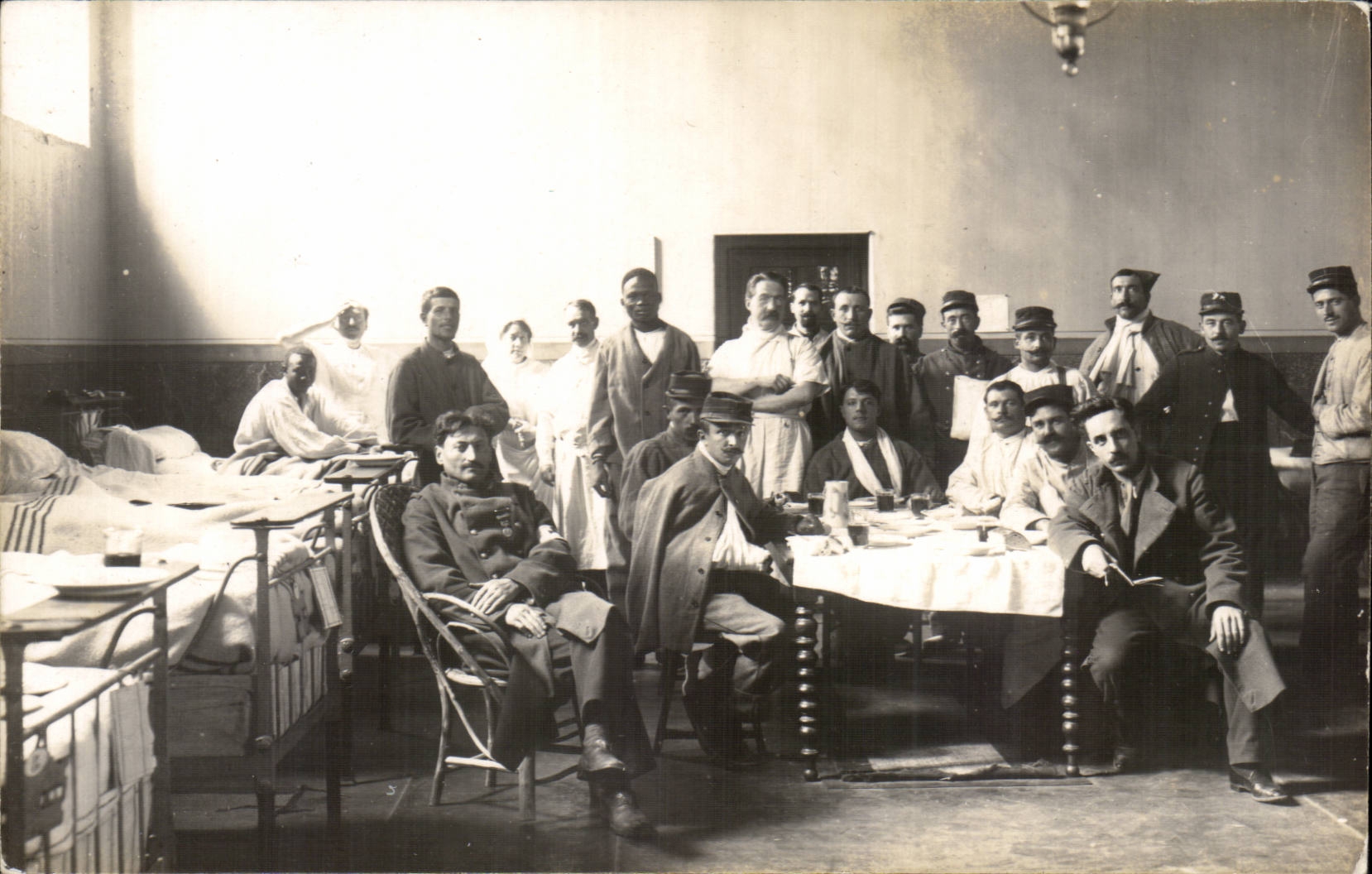 CARTE PHOTO Militaire Militaria Infirmerie Hopital