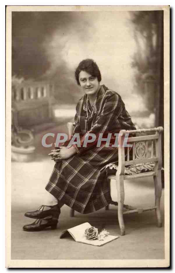 CARTE PHOTO Femme (folklore costume)