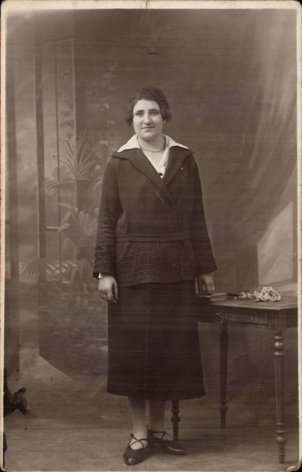 CARTE PHOTO Femme (folklore costume)