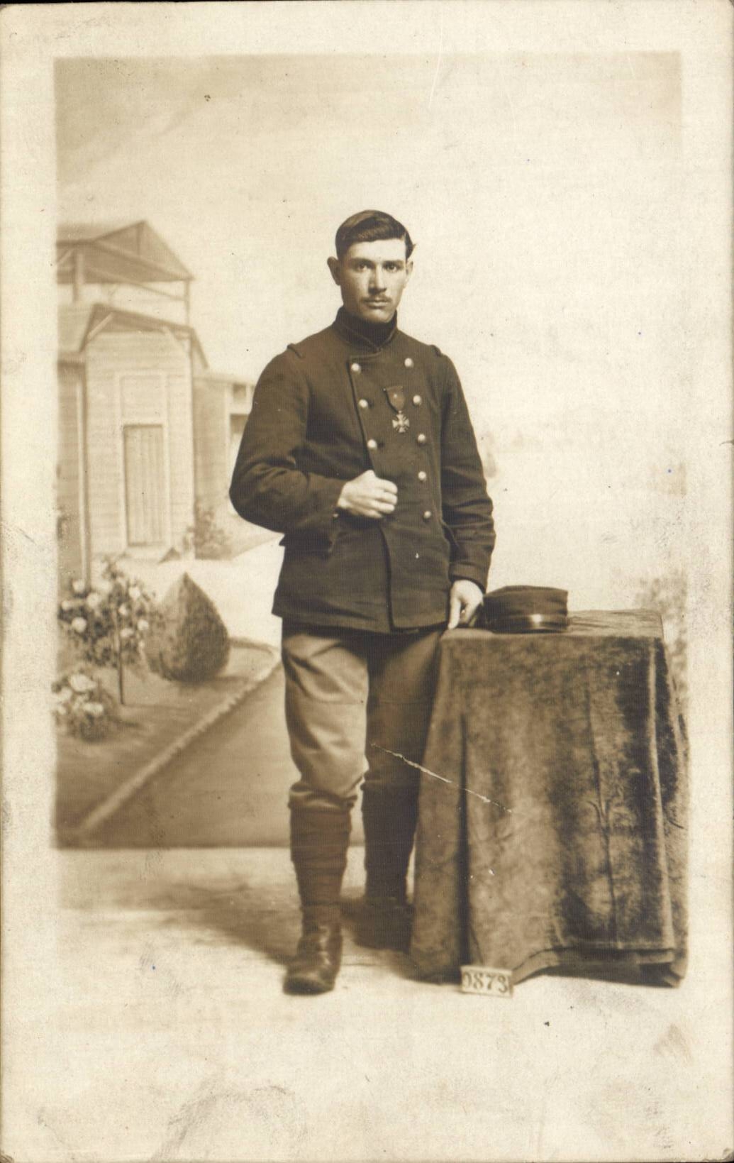 Soldato in uniforme — decorato — Photographische Anstalt Kriegsgefangenenlager 2, Münster