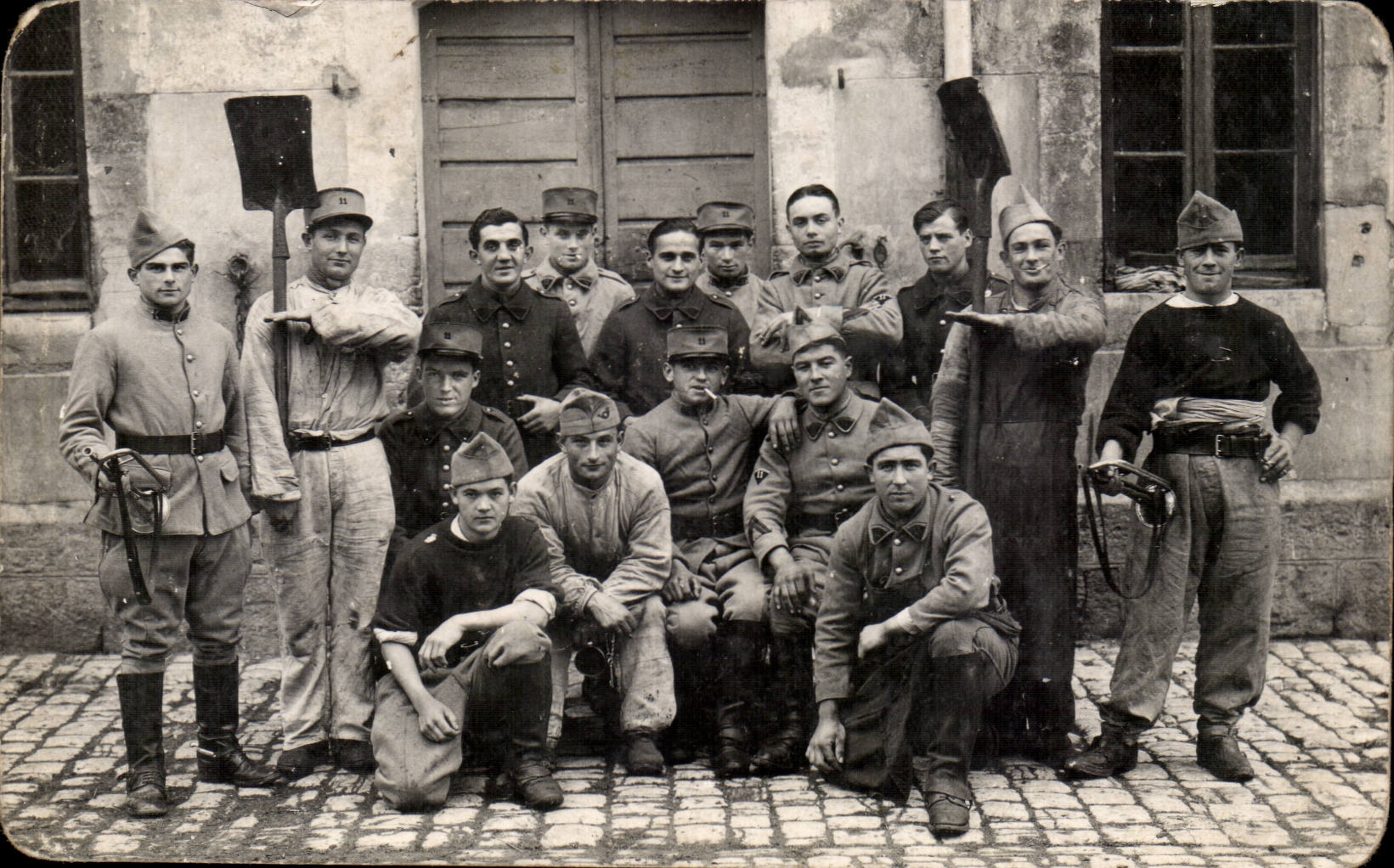 Groupe de soldats — France — Photo Girardot Vesoul
