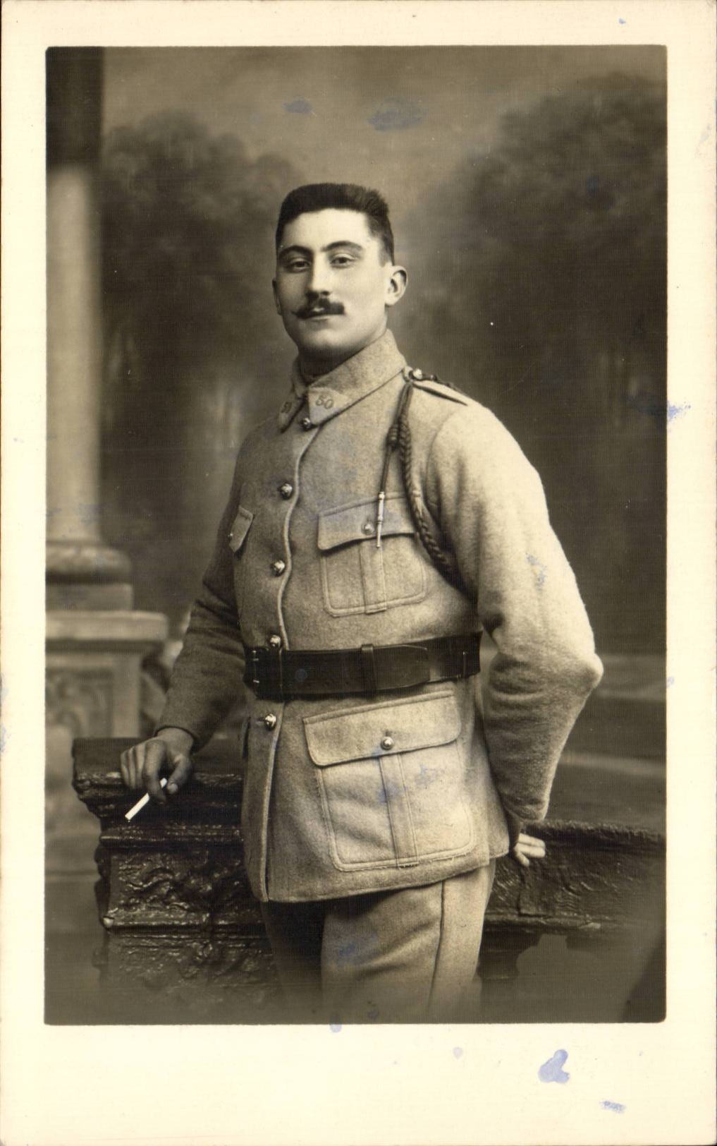 Soldat en uniforme — portrait studio — C. Phocion, Périgueux