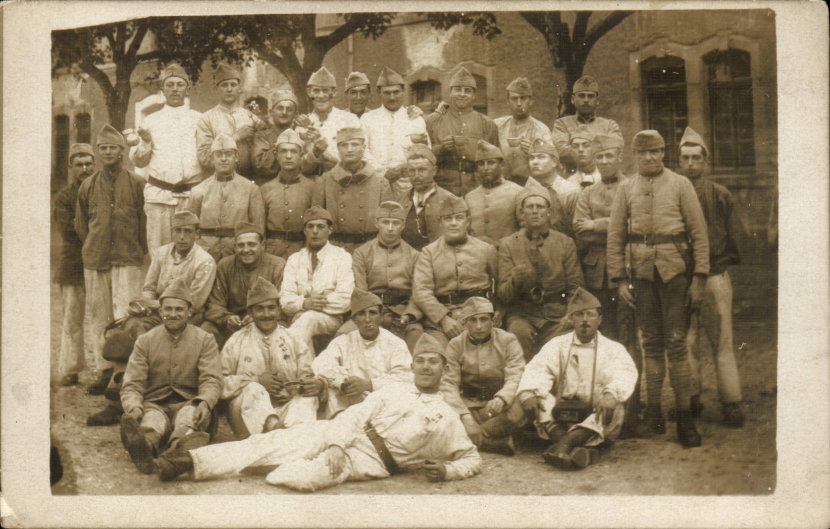 CARTE PHOTO Soldats militaria