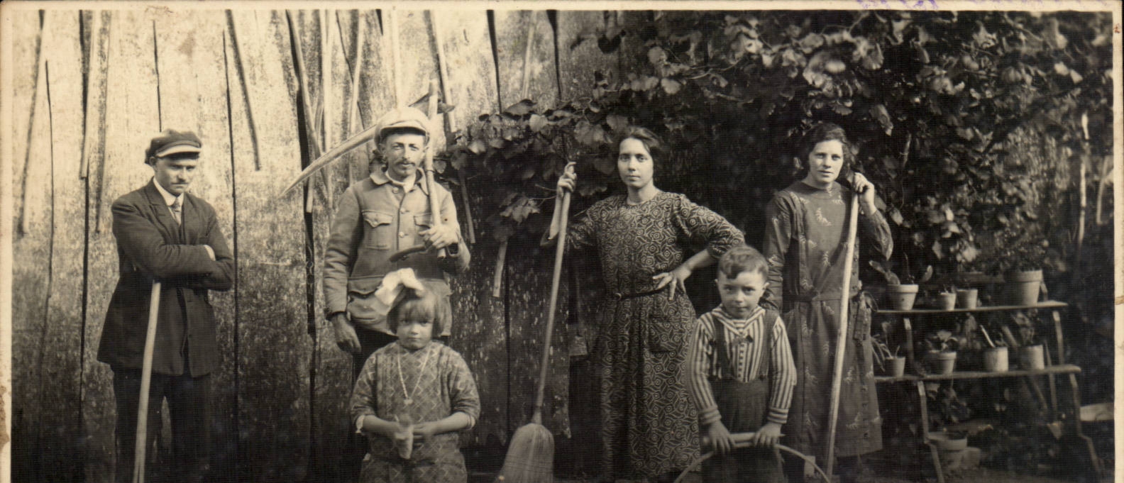 CARTE PHOTO Famille rurale Paysans