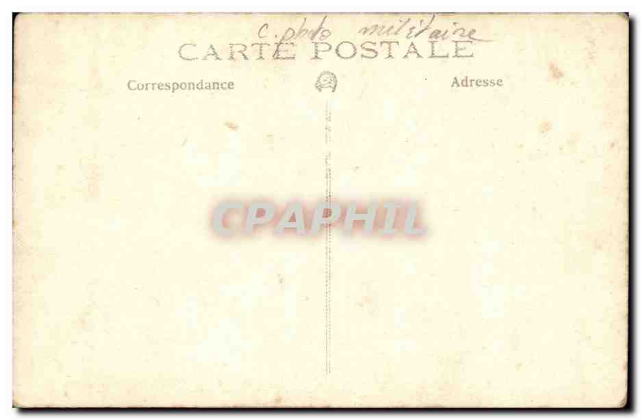 Cuatro soldados en uniforme — posesión al aire libre — tarjeta postal militar — Reverso