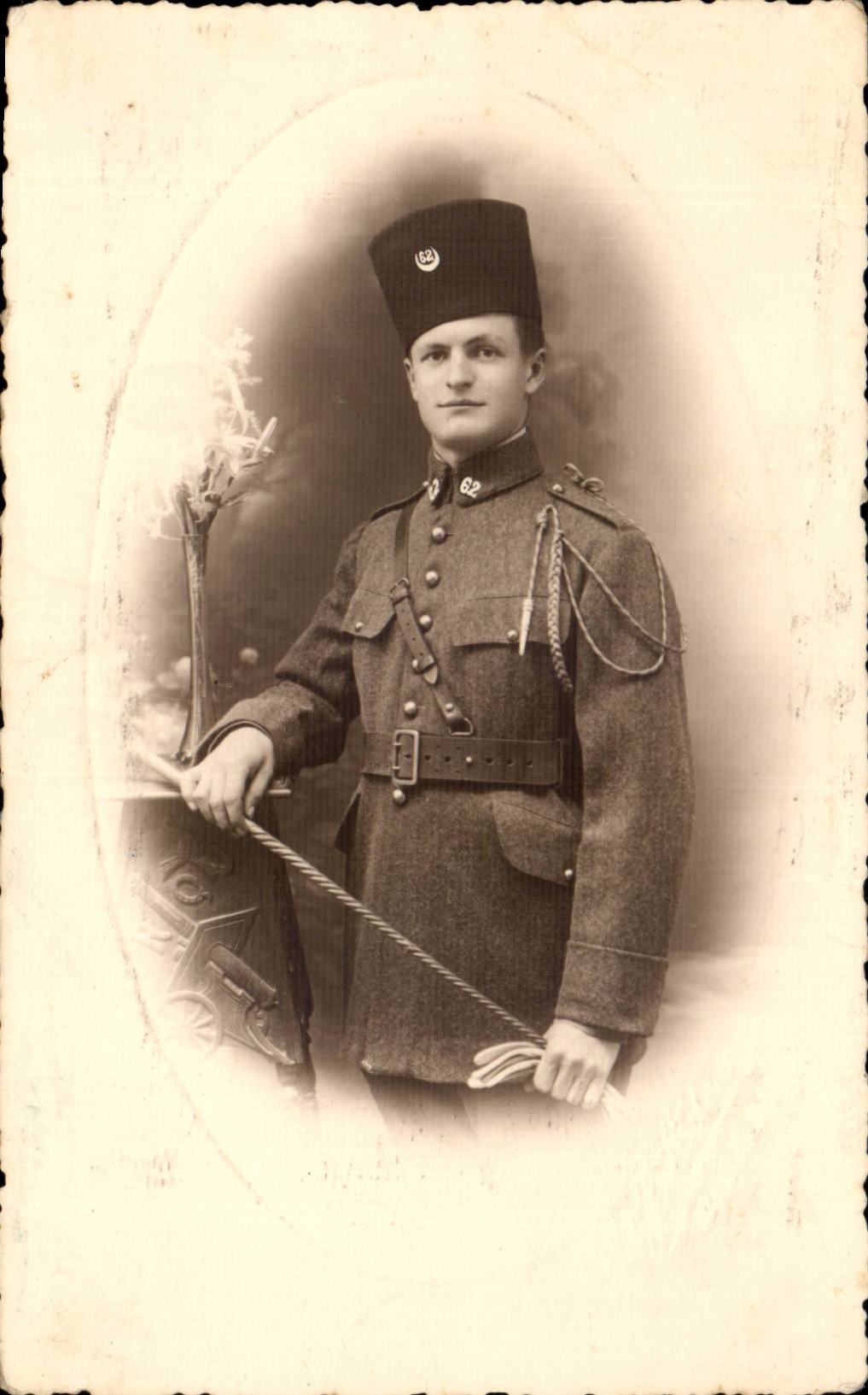 Soldado en uniforme — editor C. Phutée