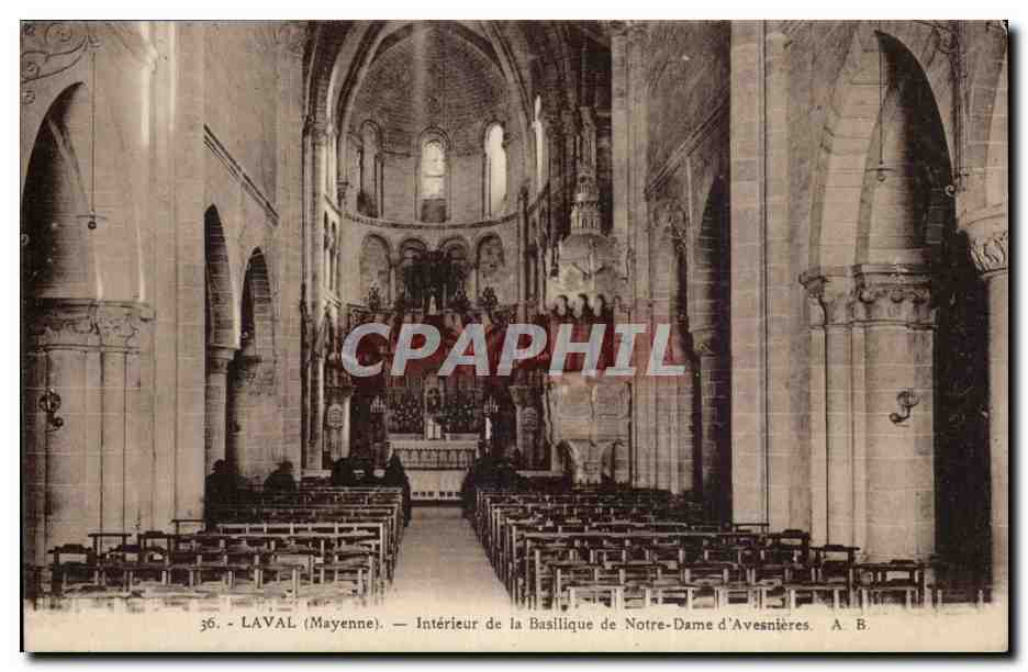 L'intérieur de la Basilique de Notre-Dame d'Avesnières — La Vallée (Mayenne)
