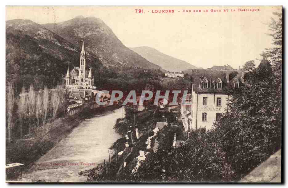 Lourdes - Vue sur le gave et a Basilique - CPA 