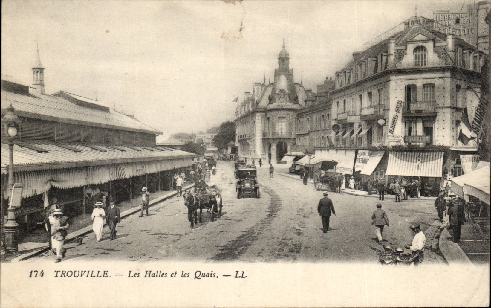 Trouvile - Les Halles et les Quais - CPA 