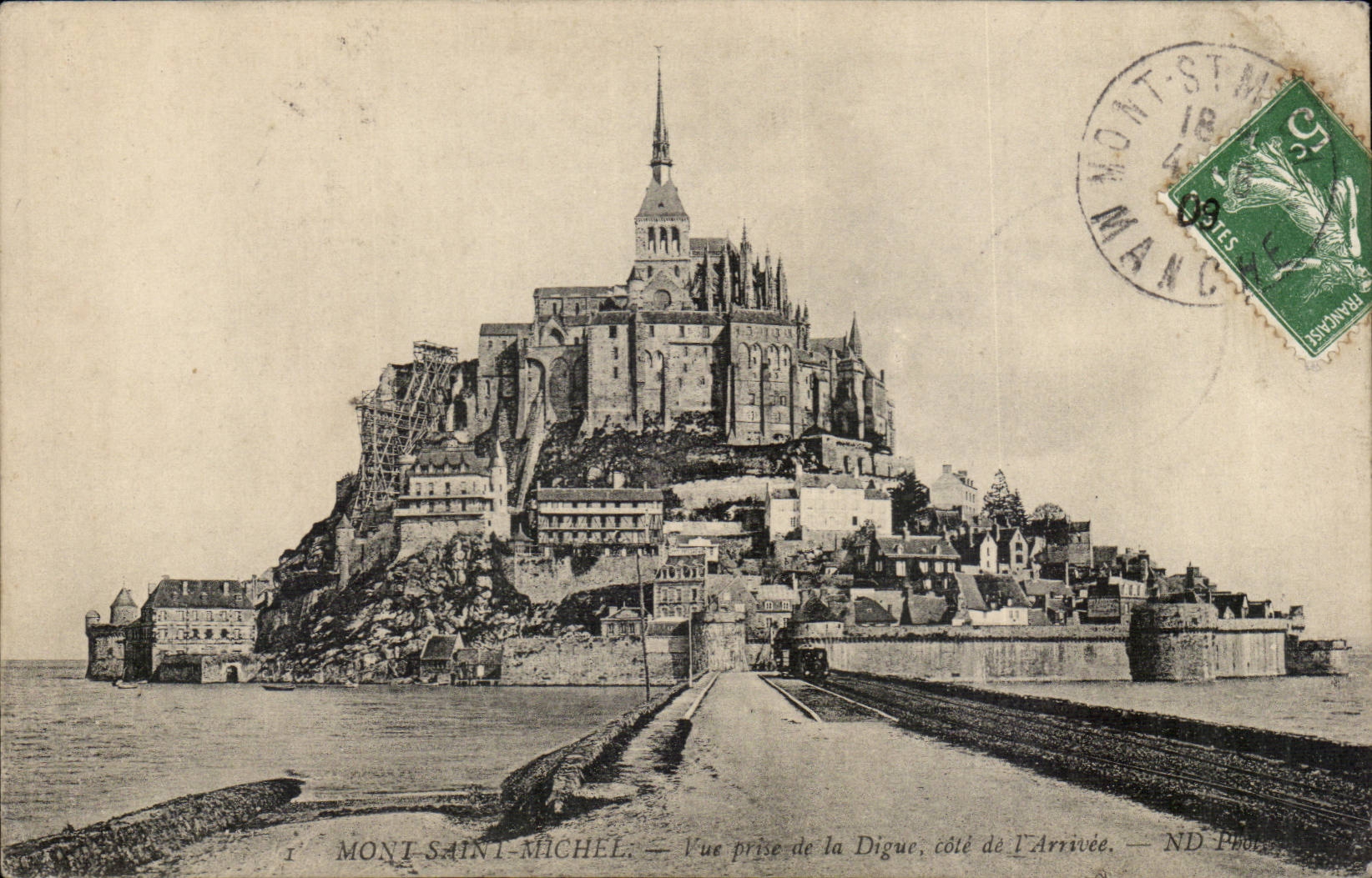 Le Mont Saint Michel - Vue prise de la Digue - CPA 
