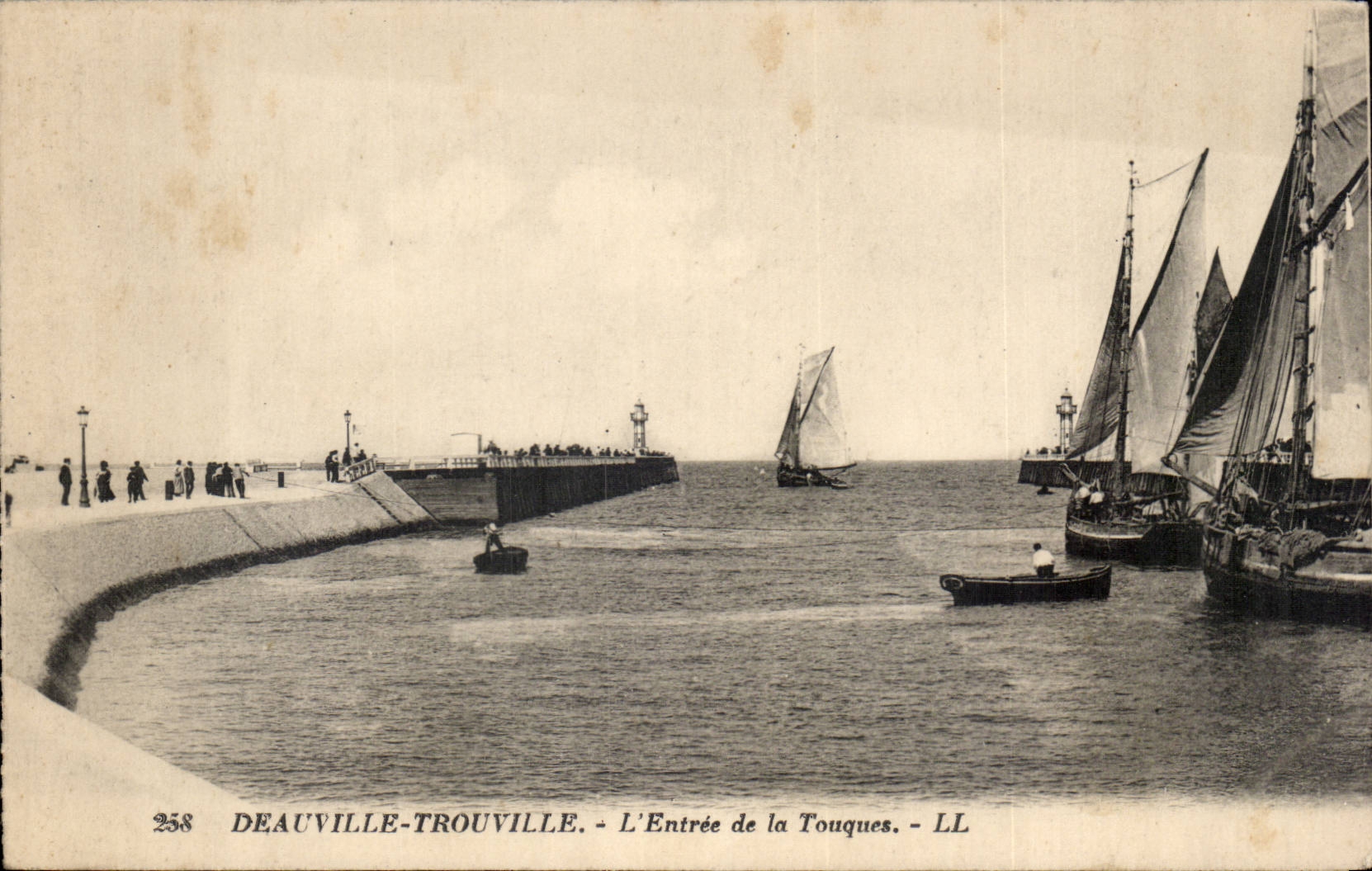Trouville - Deauvile - L'Entree de la Touques - CPA 