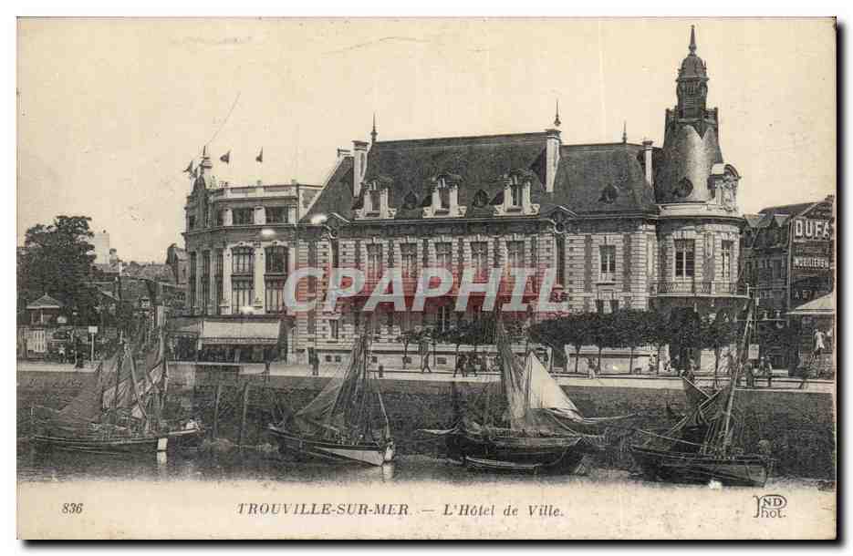 Trouville - Hotel de Ville - CPA 