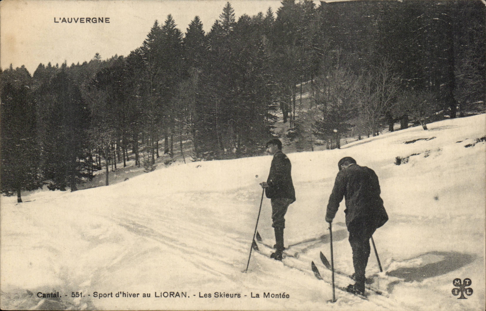 L'Auvergne - Cantal - Sport d'hiver au Lioran - Les Skieurs - La Montée - MTIL