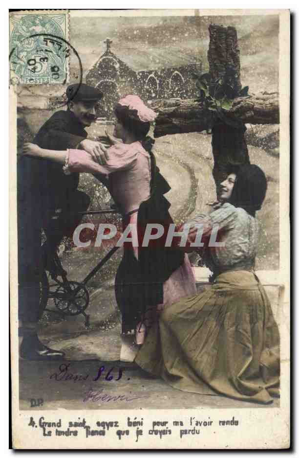 Escena de calle con tres personas — editor no identificado, número de serie no visible
