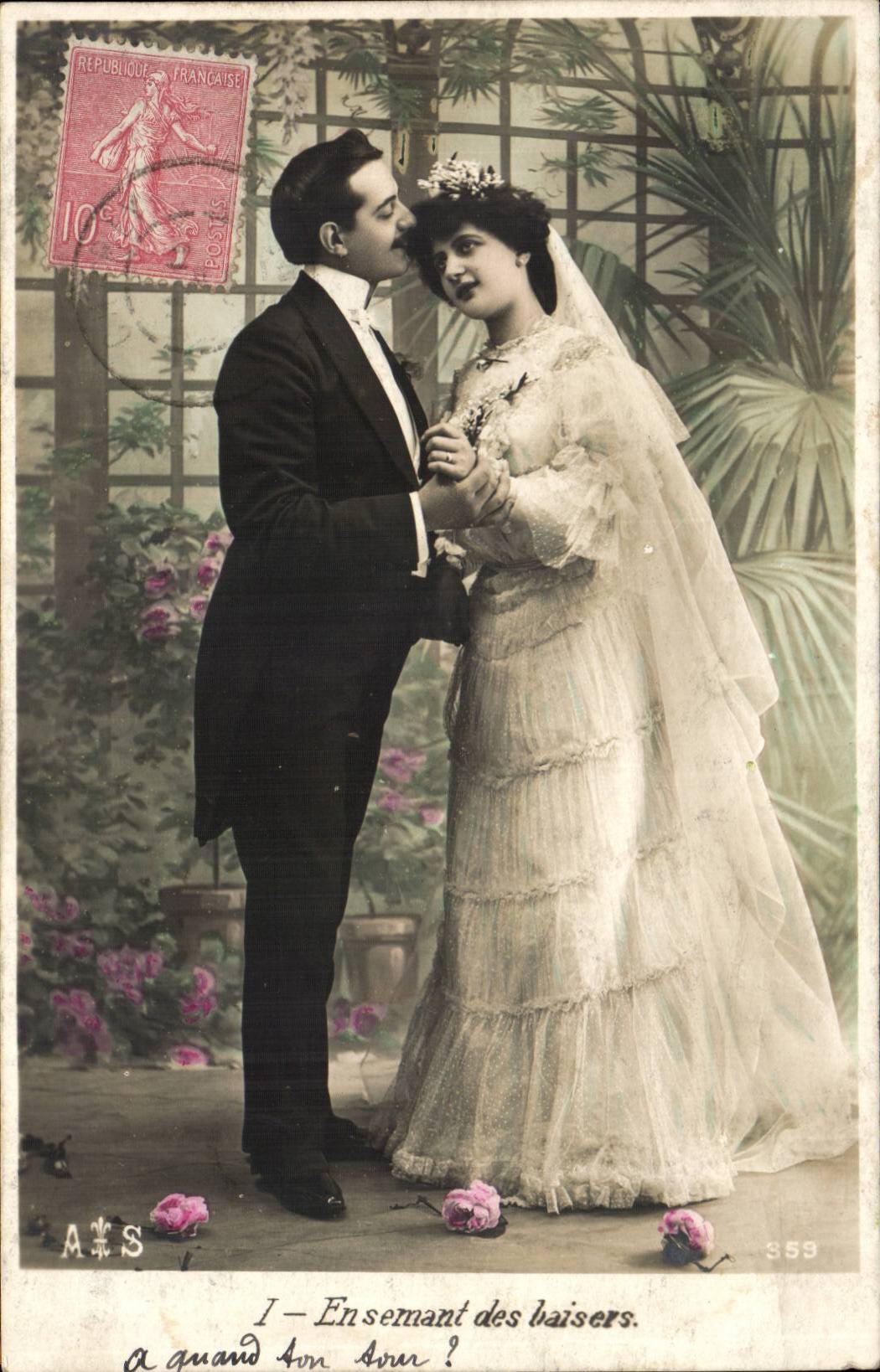 Fantaisie - Couple - mariage - wedding - En semant des baisers - CPA 