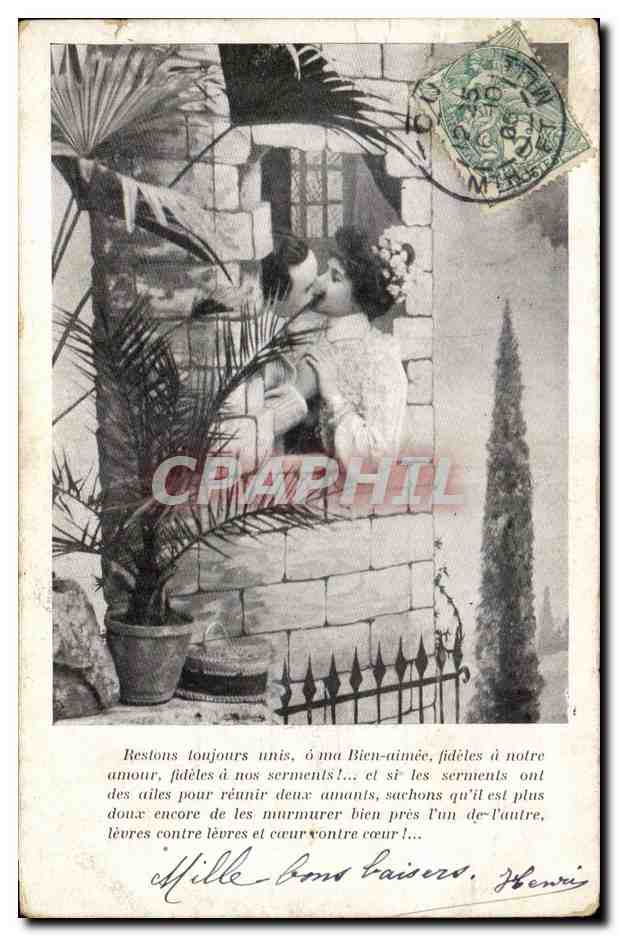 Deux amants se baisant à une fenêtre — scène romantique — éditeur non visible