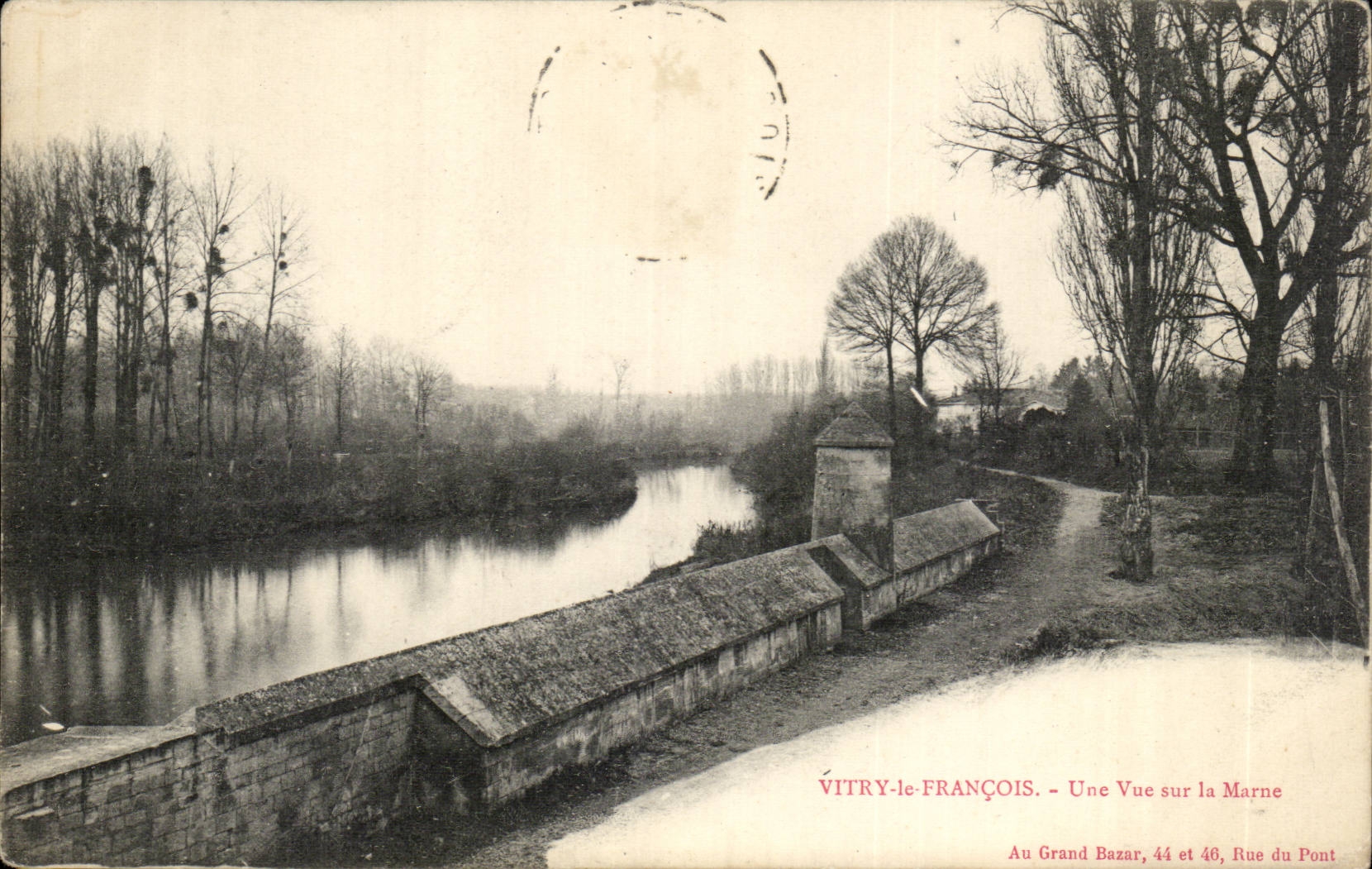 Vitry le Francois CPA Une vue sur la Marne