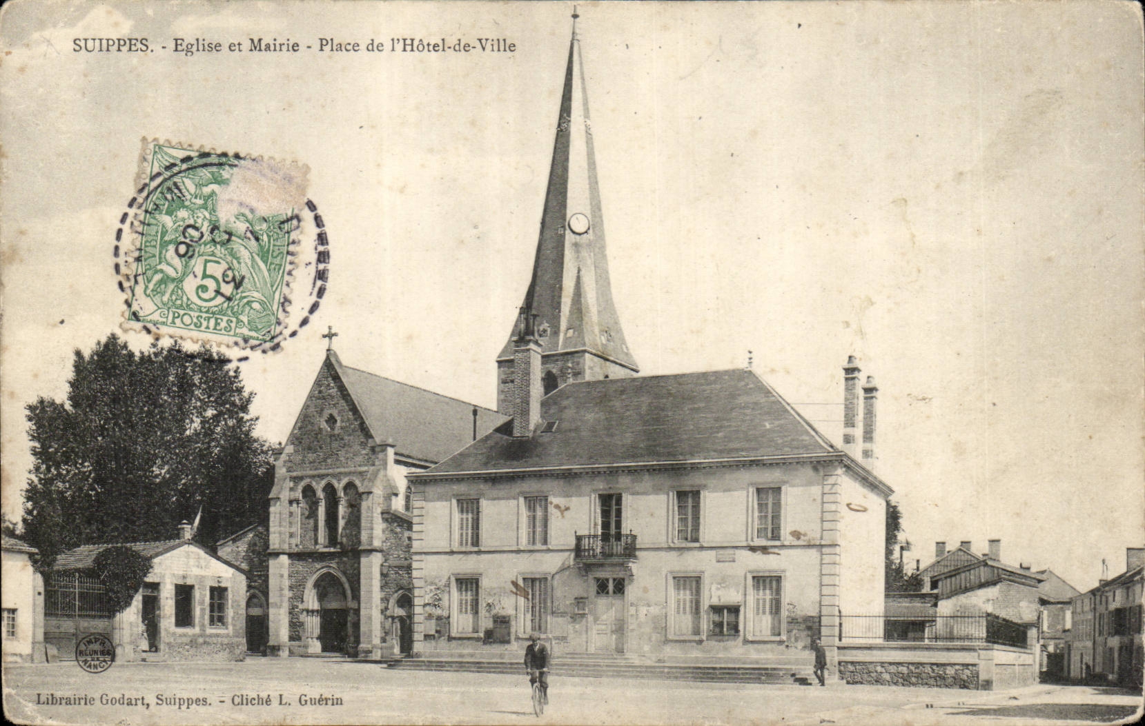 SUIPPES - Église et Mairie - Place de l'Hôtel-de-Ville — Librairie Godart, Suippes. Cliché L. Guérin