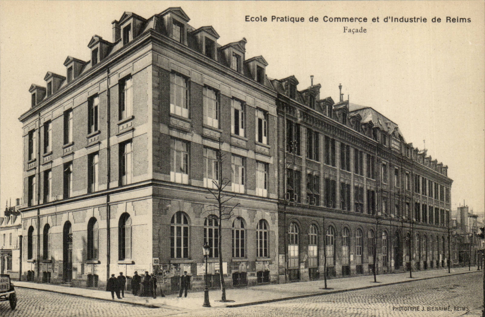 Schule für Praktischen Handel und Industrie in Reims — Fassade — Phototypie J. Bienaime, Reims