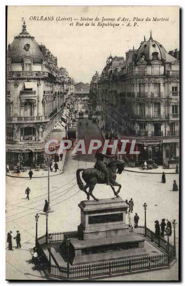 Orleans CPA Statue de Jeanne d'arc Place du Martroi et rue de la Republique