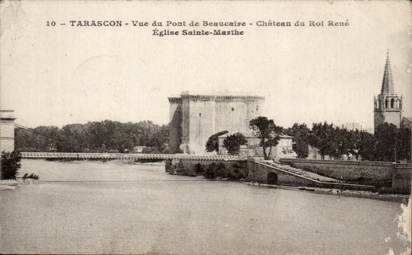 Tarascon — Vue du Pont de Beaucaire, Château du Roi René, Église Sainte-Marthe