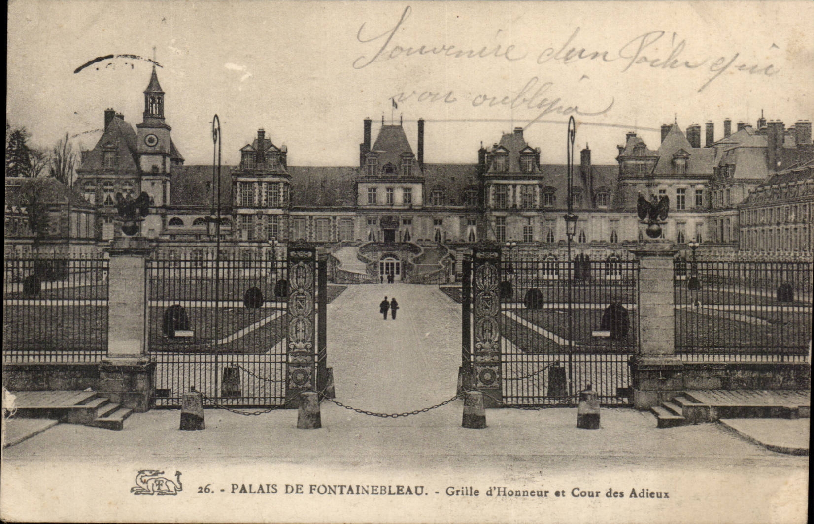 Palacio de Fontainebleau — Puerta de Honor y Paseo de los Adioses — n°26