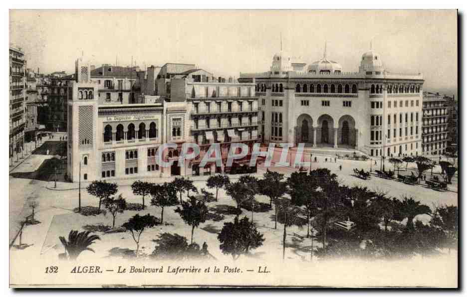 Algerie Alger CPA Boulevard Laferriere et la Poste