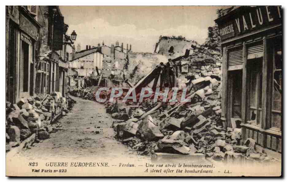 Verdun - Guerre Europeene - Une rue apres le bombardement - CPA 