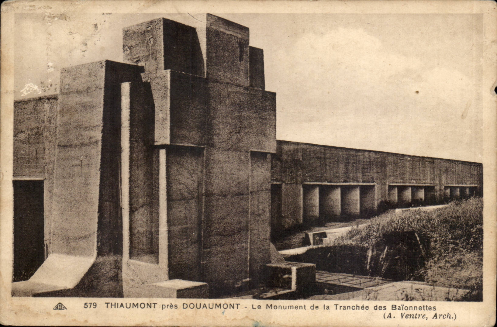 Thiaumont près Douaumont — Le Monument de la Tranchée des Baïonnettes — (A. Ventre, Archi.)