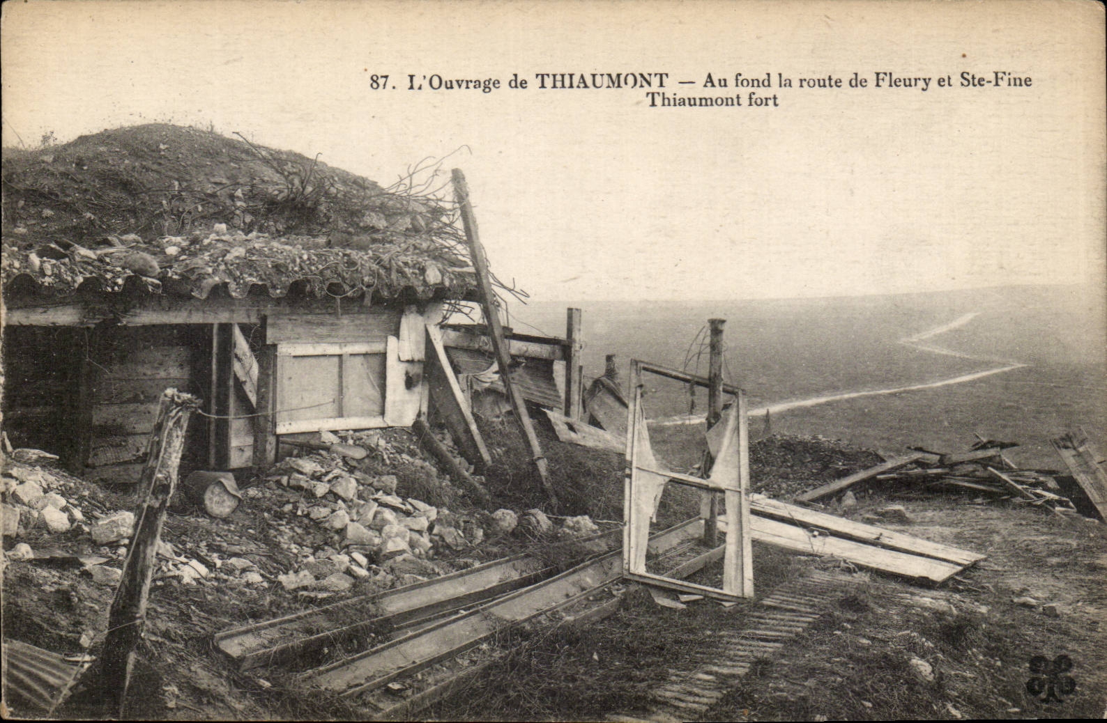 Ouvrage de Thiaumont — Au fond la route de Fleury et Ste-Fine — Éditeur non identifié, n° de série 87