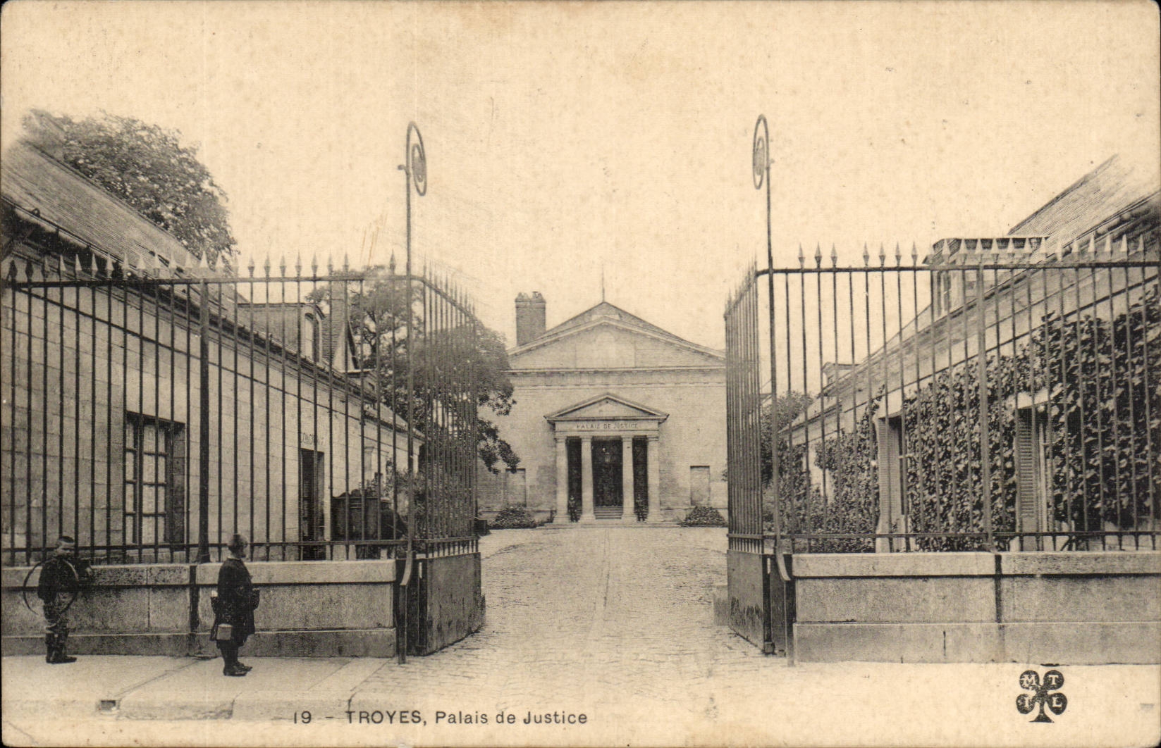 Troyes - Palais de Justice — éditeur MAT TLE, n°19