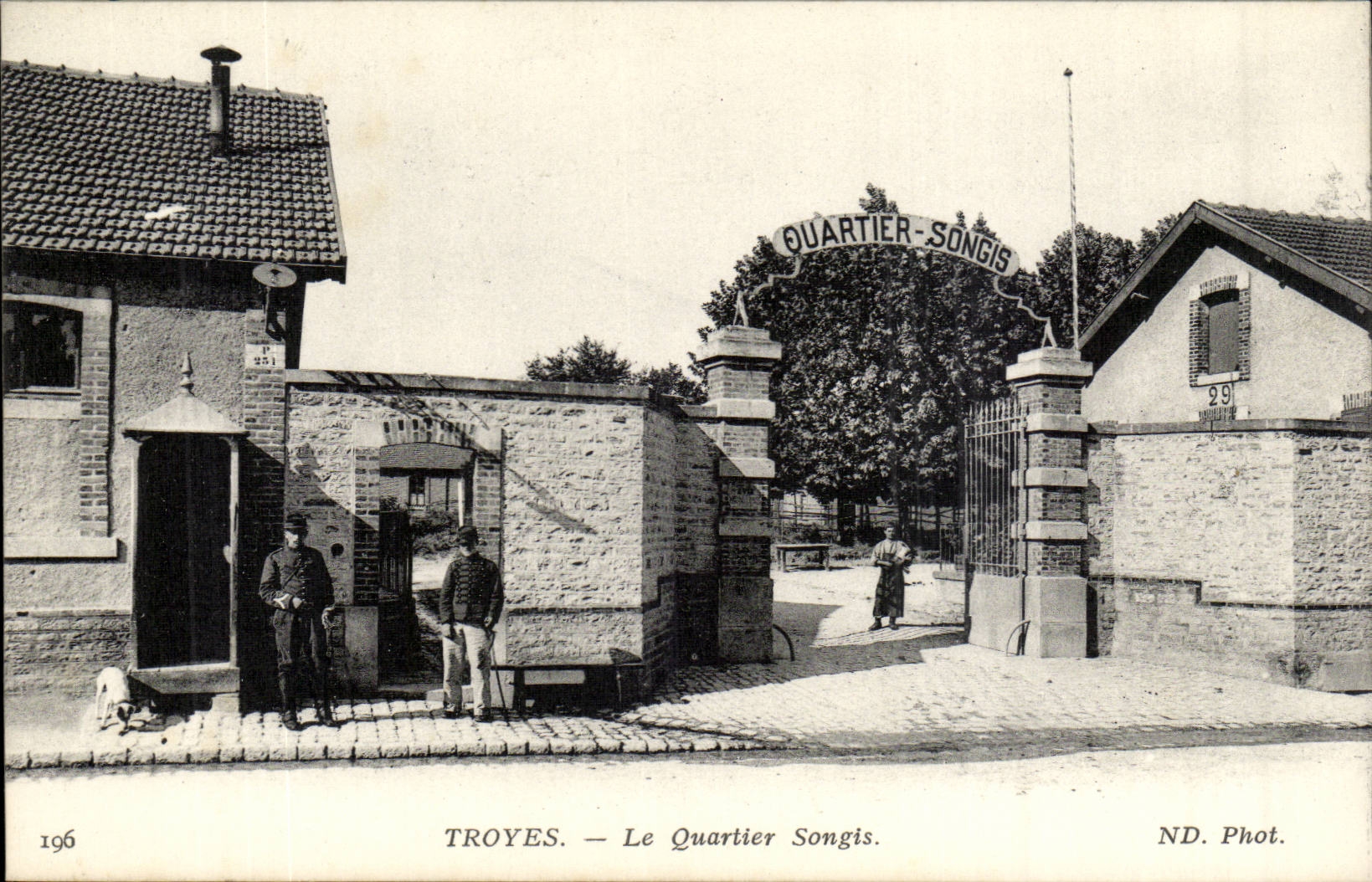 Troyes CPA Le quartier Songis (militaria)