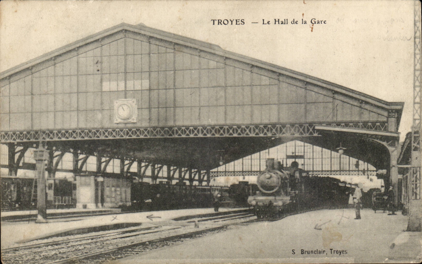 TRoyes CPA Le hall de la gare (train)