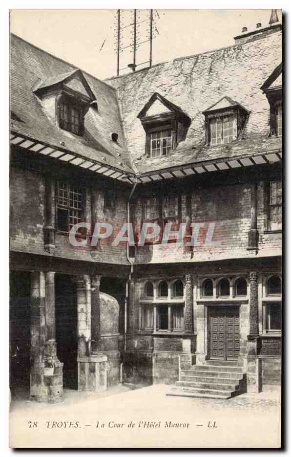 TRoyes CPA La cour de l'hotel Mauroy