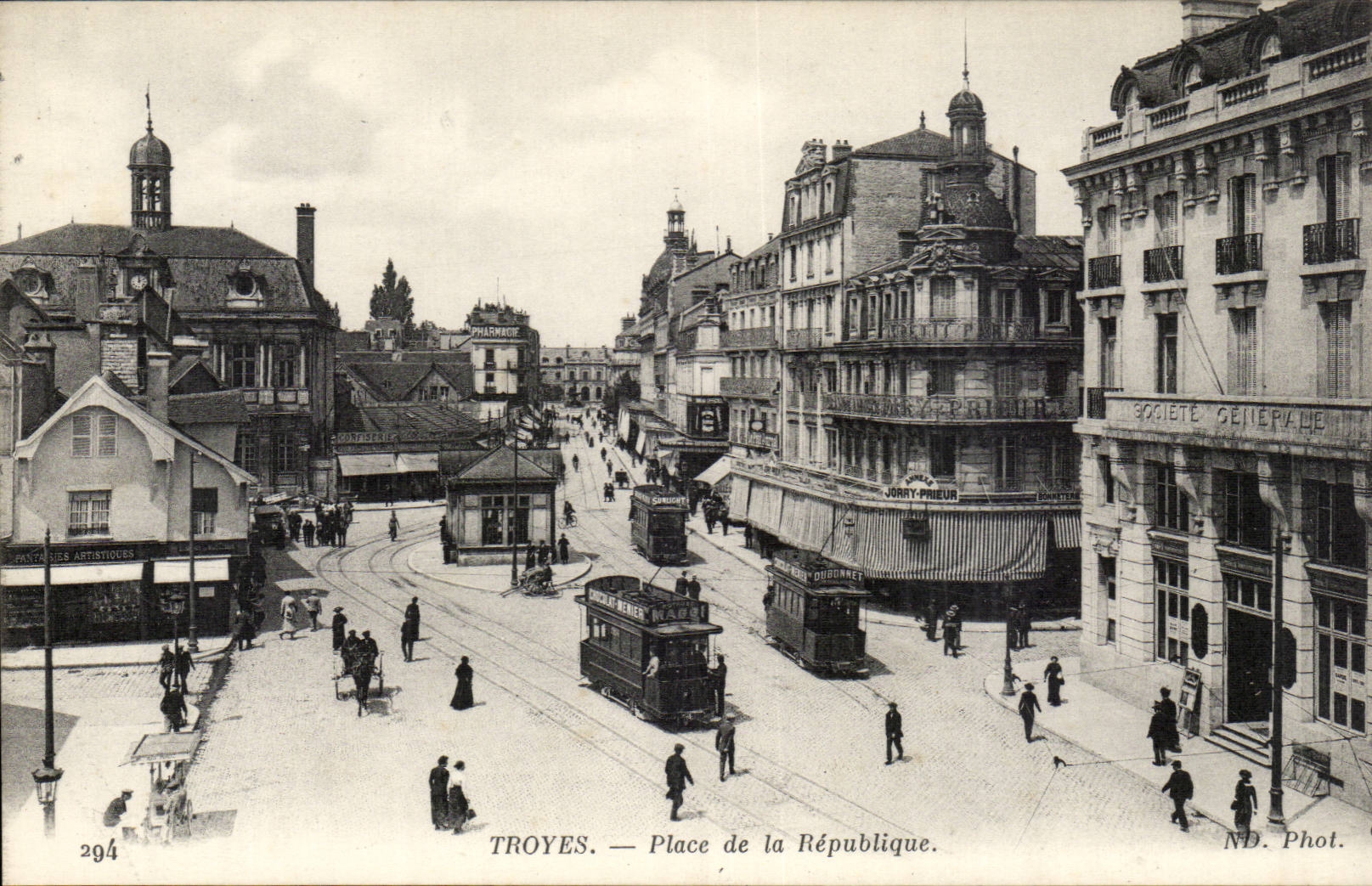 Troyes — Place de la République — ND. Phot. n°294