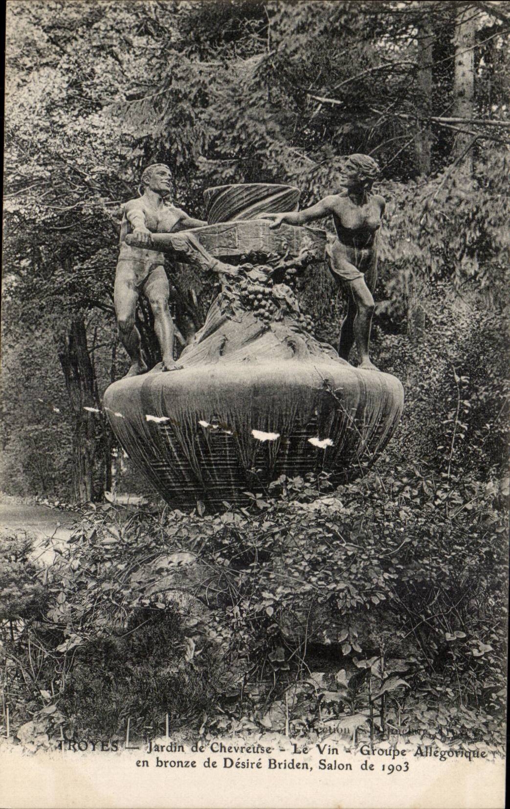 TRoyes CPA Jardin de Chevrethe GRoupe allegorique en bronze de desire Briden Salon de 1903