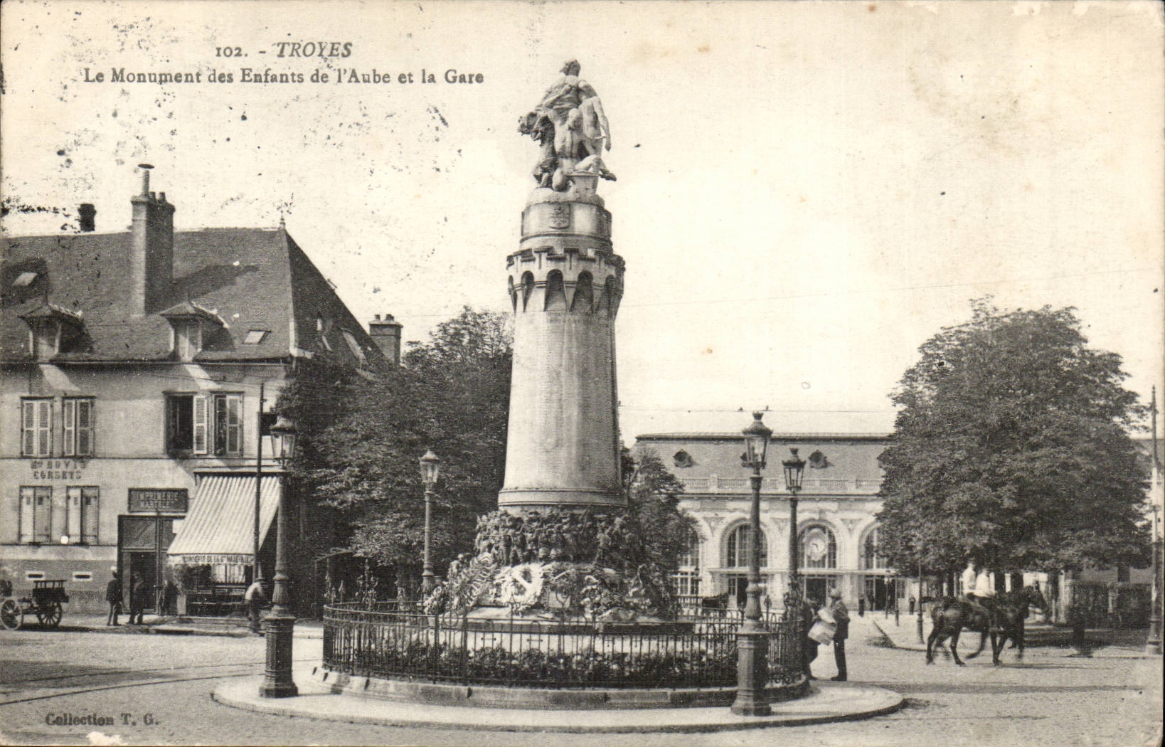 Troyes - Le Monument des Enfants de l'Aube et la Gare — Collection T. G.