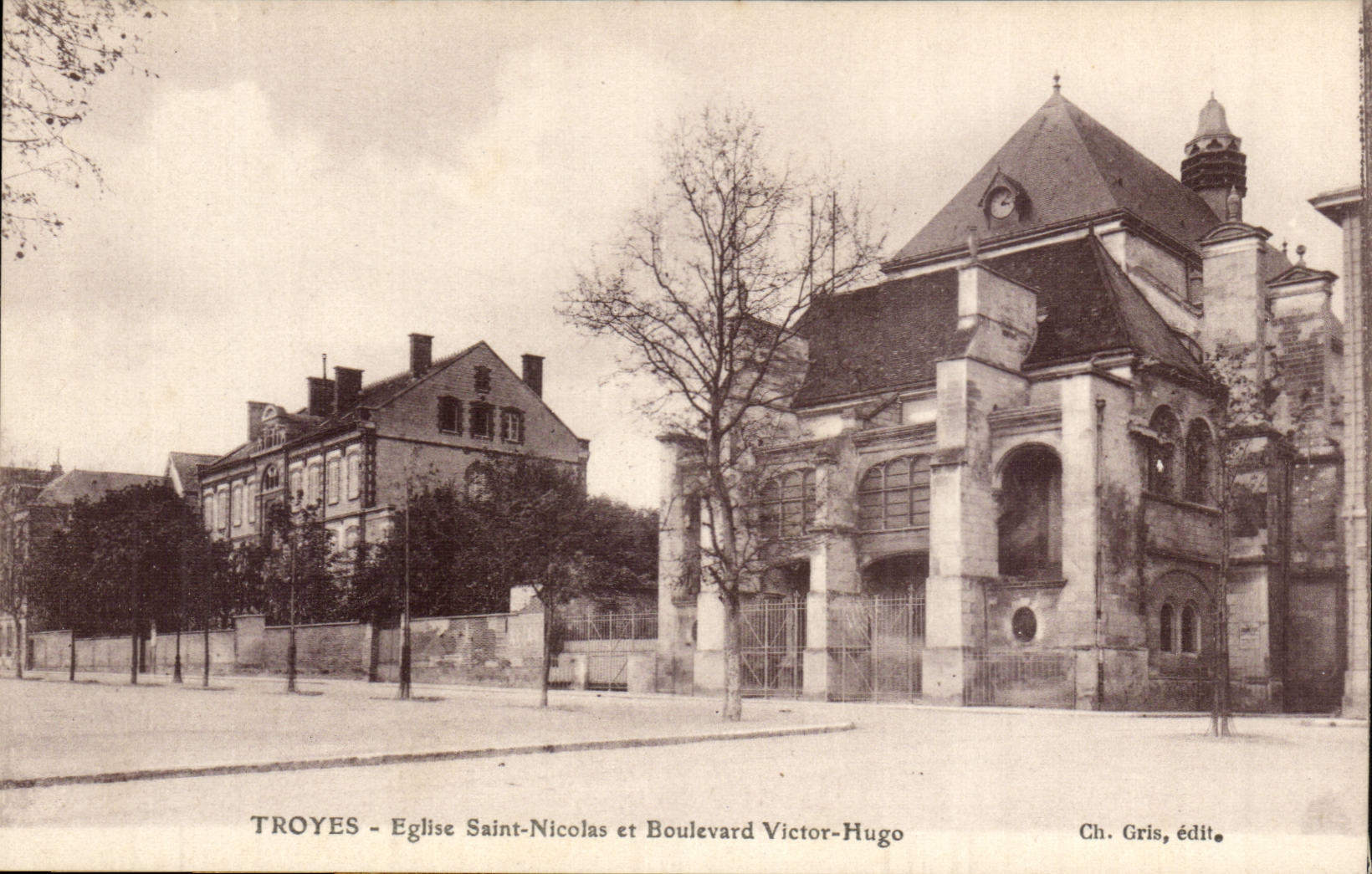 Troyes - Église Saint-Nicolas et Boulevard Victor-Hugo — Ch. Gris, édit.