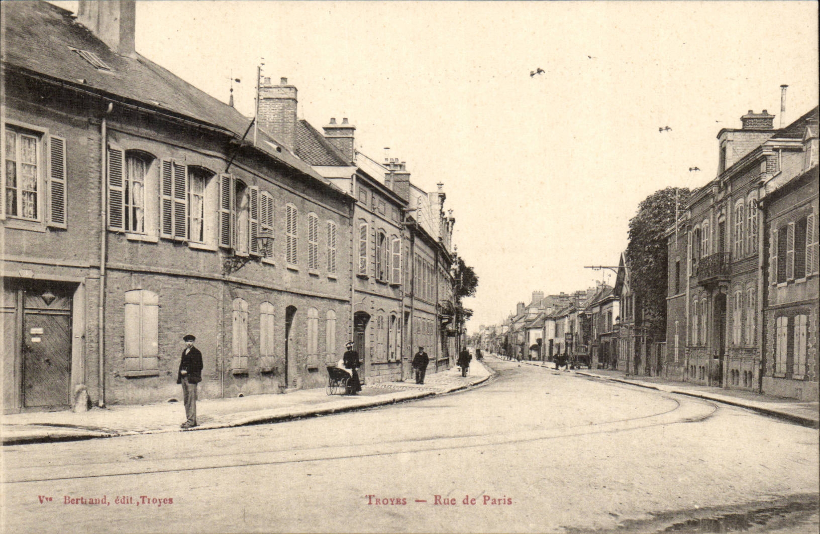 Troyes — Rue de Paris — Vve Bertand, édit., Troyes