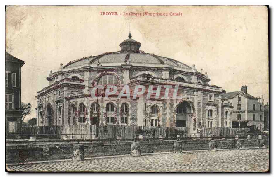 Troyes - Le Cirque (Vue prise du Canal) — éditeur non visible, n° de série non lisible