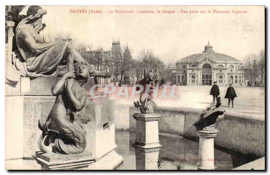 Troyes (Aube) - Le Boulevard Tambetta, le Cirque - Vue prise sur la Fontaine Argence