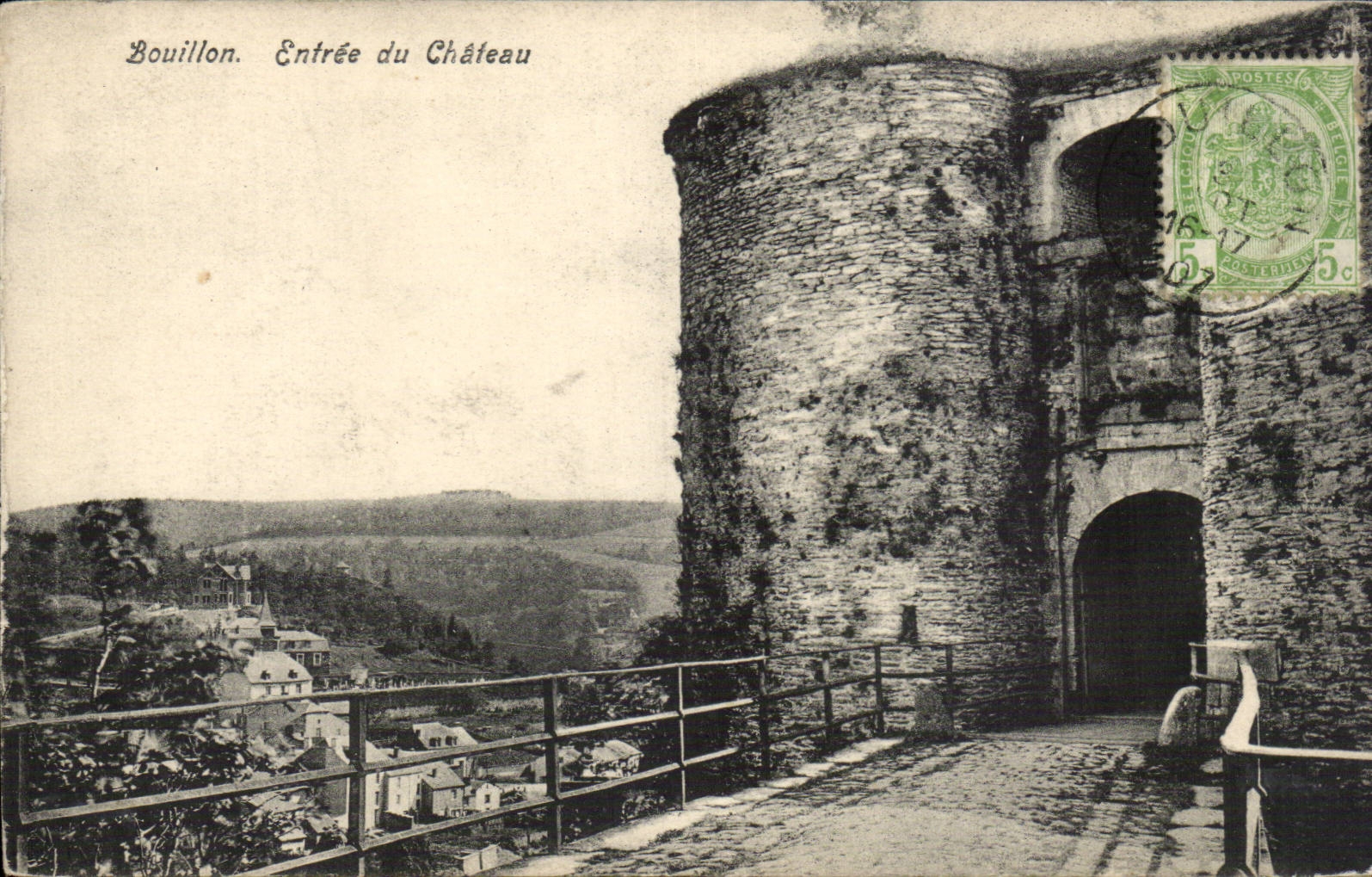 Belgie Belgique CPA Bouillon Entree du chateau