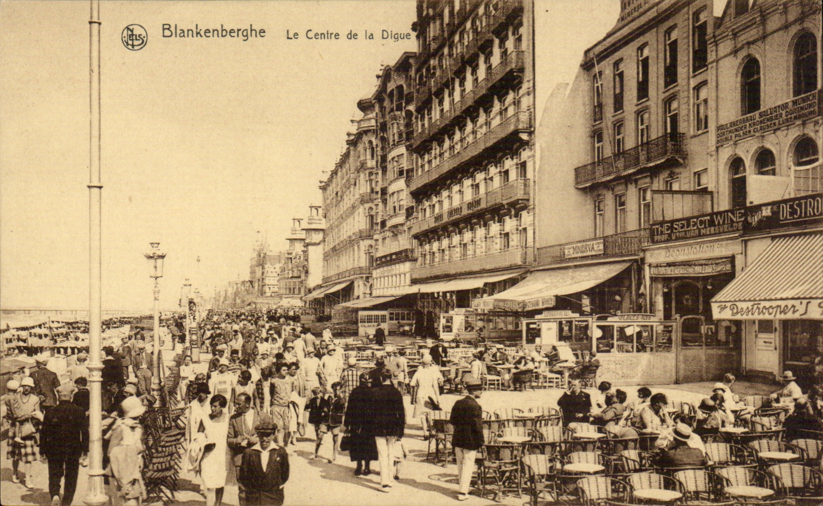 Belgie Belgique CPA Blankenberghe Le centre de la digue